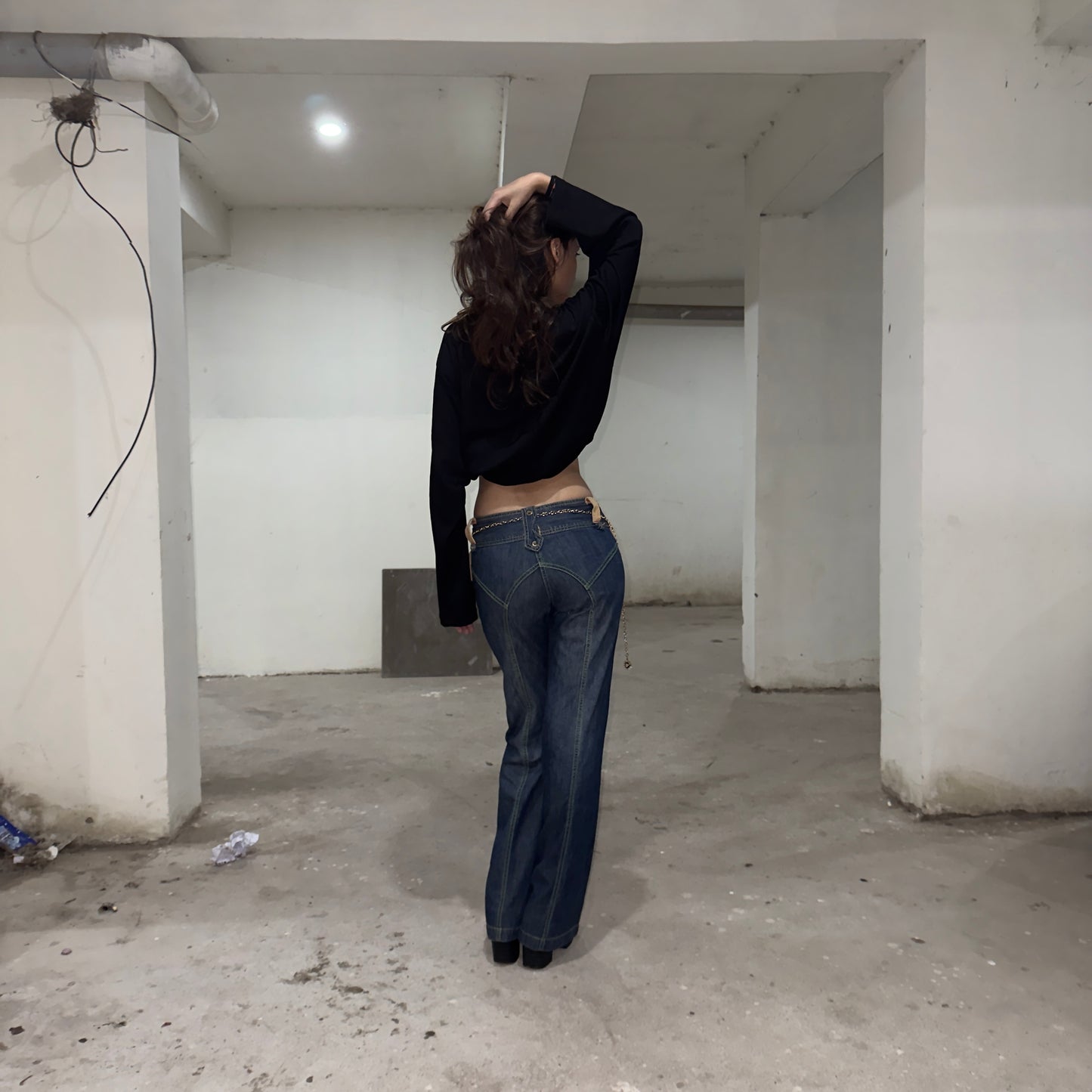 Y2K BOOT CUT JEANS IS AVAILABLE IN SIZE OF XS/26-28
