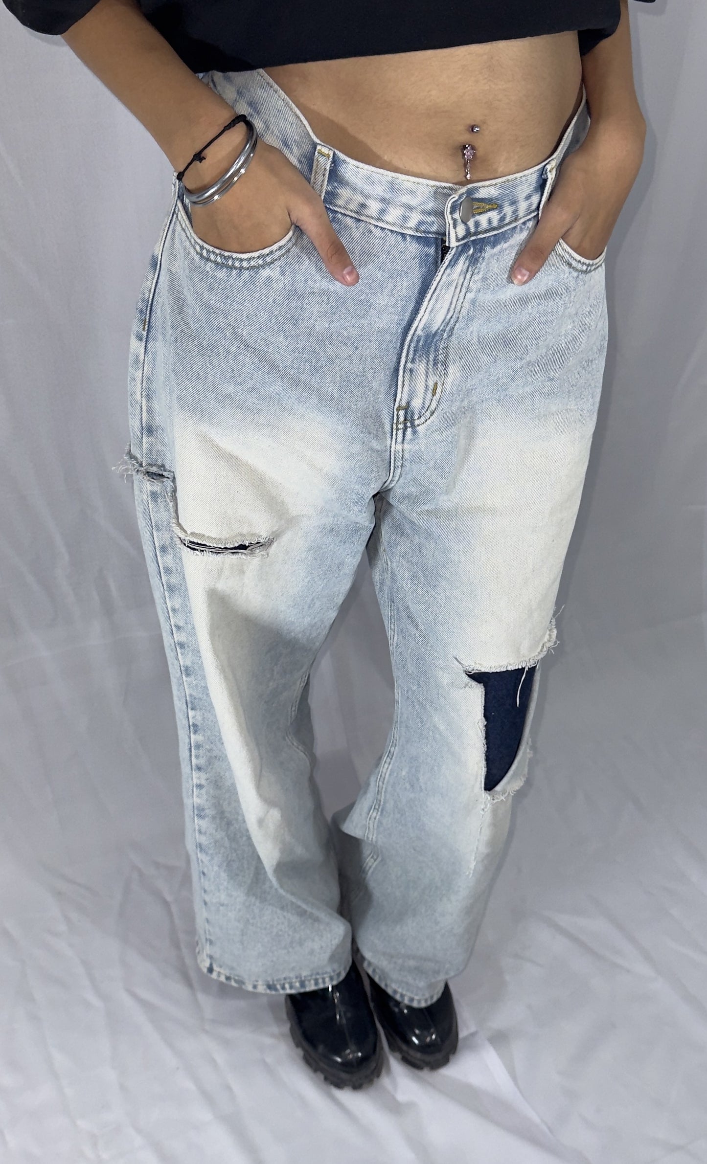 JAPNESE RIBBED BLUE WASHED JEANS IS AVAILABLE IN SIZE OF M/30-32