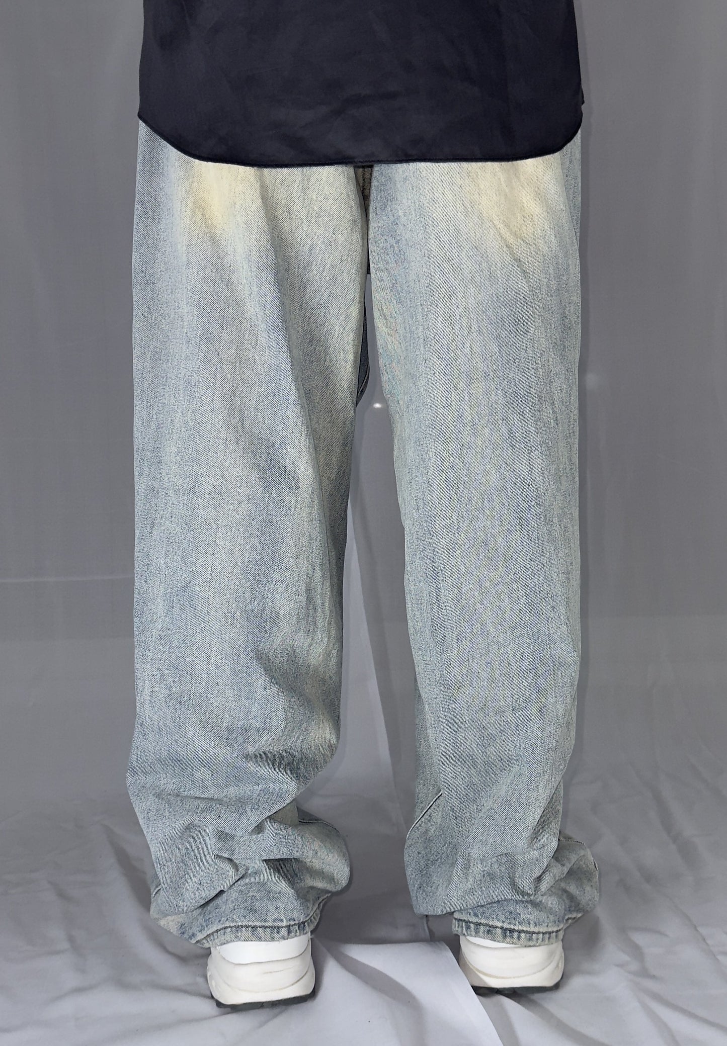 LIGHT BLUE WASHED BAGGY JEANS IS AVAILABLE IN SIZE M/28-30