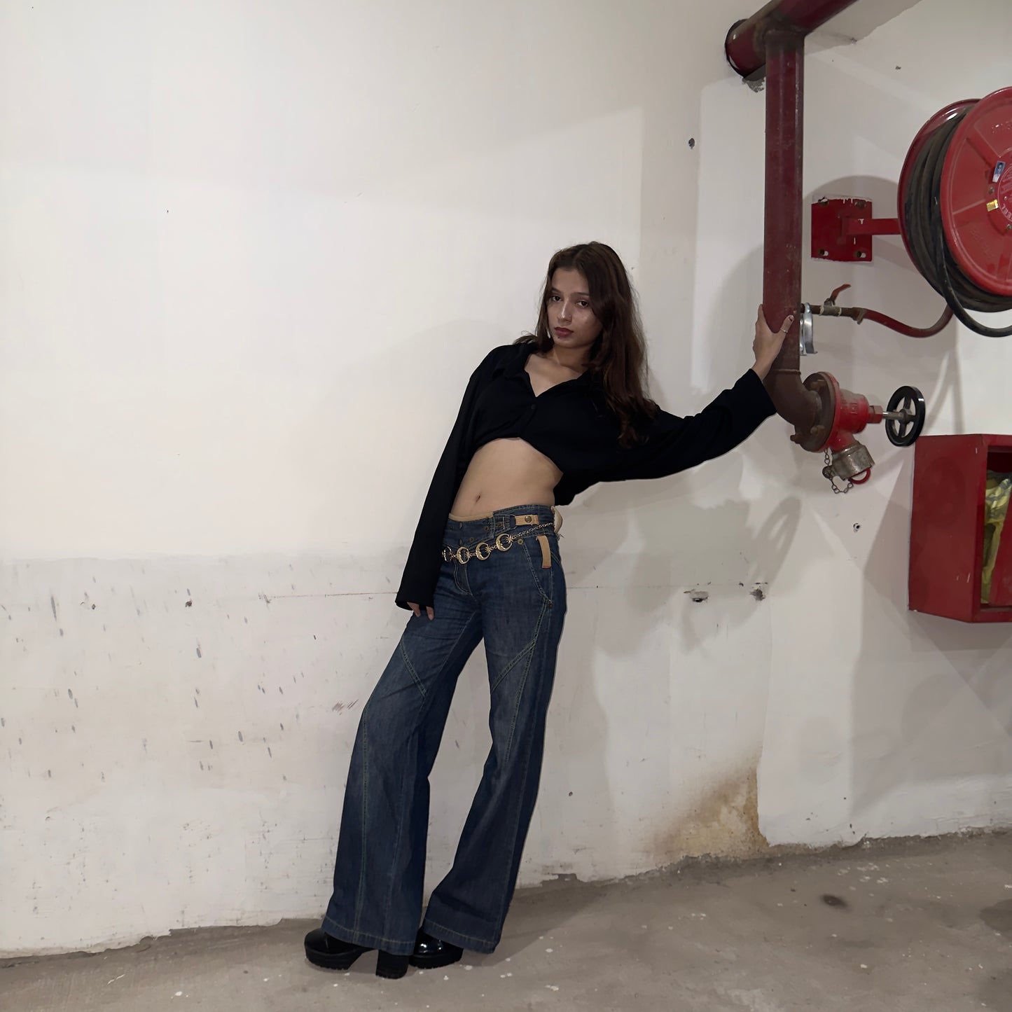 Y2K BOOT CUT JEANS IS AVAILABLE IN SIZE OF XS/26-28