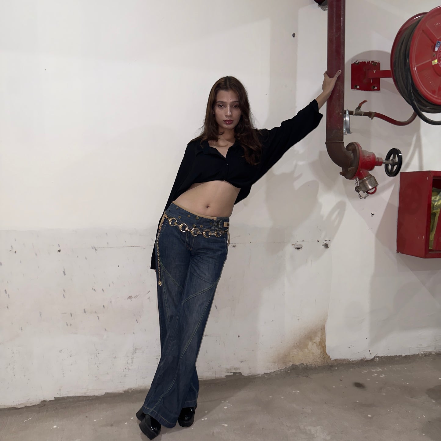 Y2K BOOT CUT JEANS IS AVAILABLE IN SIZE OF XS/26-28