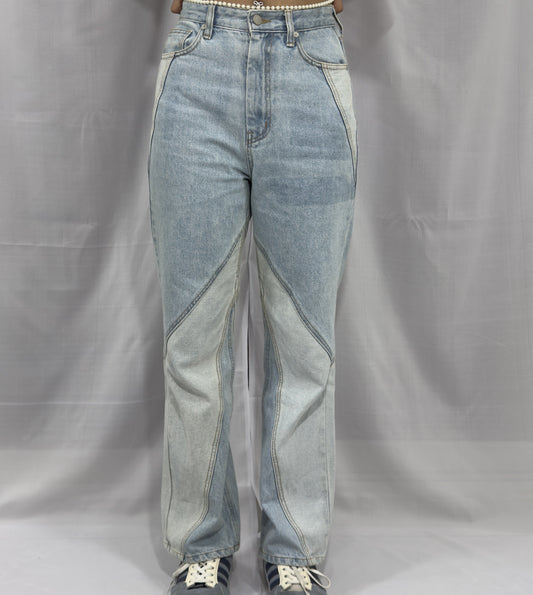 TWO TONE PANNEL JEANS IS AVAILABLE IN SIZE OF M-30/32