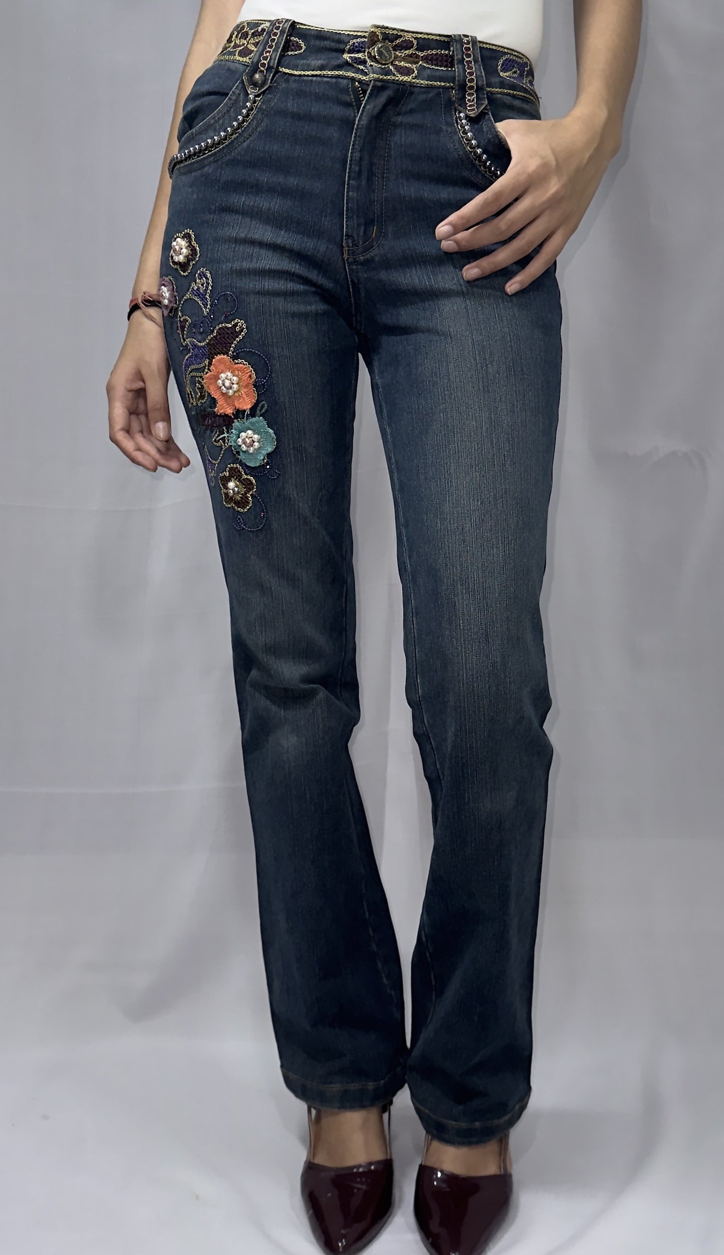 Y2K SKINNY BOOTCUT JEANS IS AVAILABLE IN XS/26-28