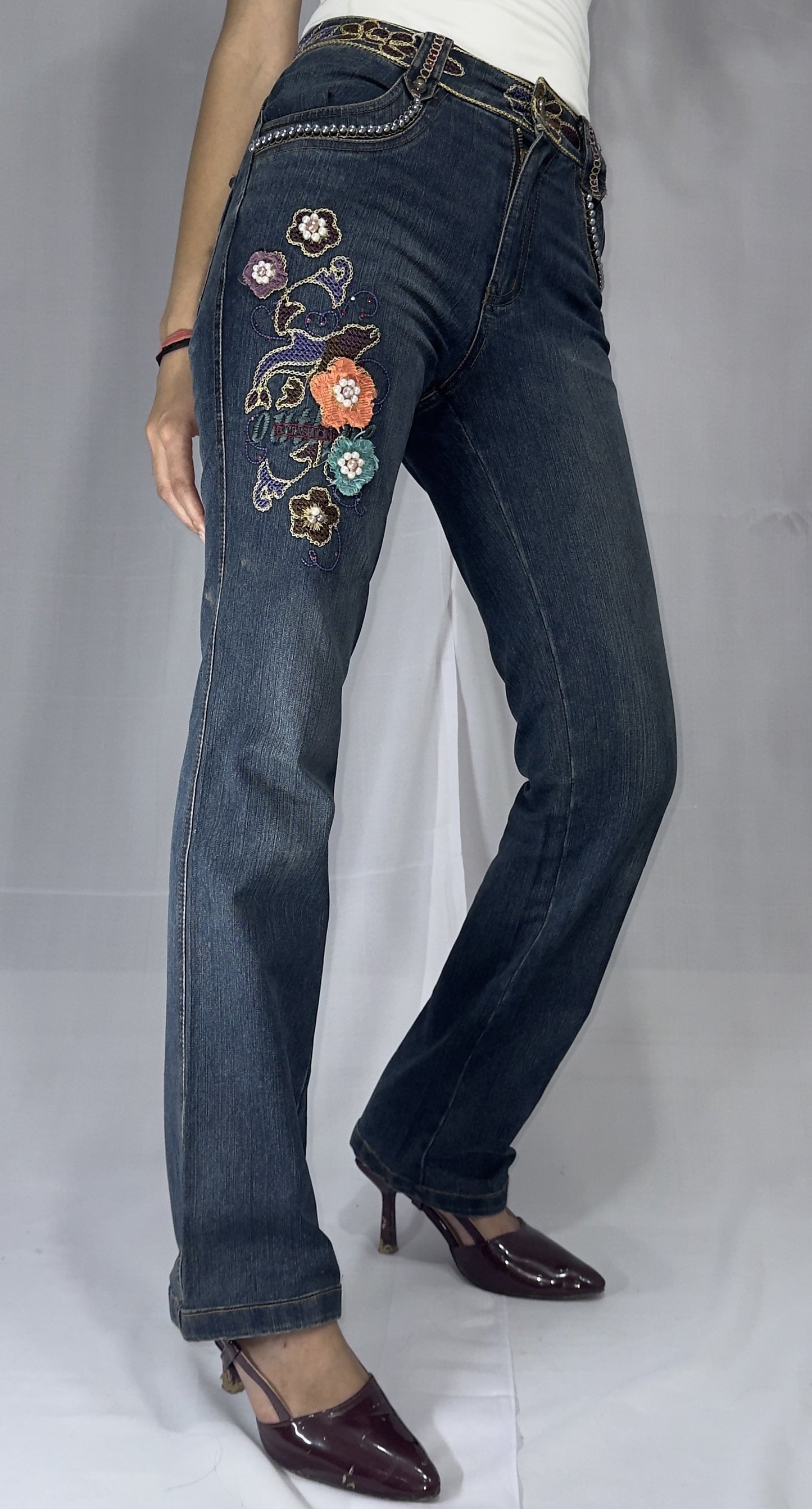 Y2K SKINNY BOOTCUT JEANS IS AVAILABLE IN XS/26-28