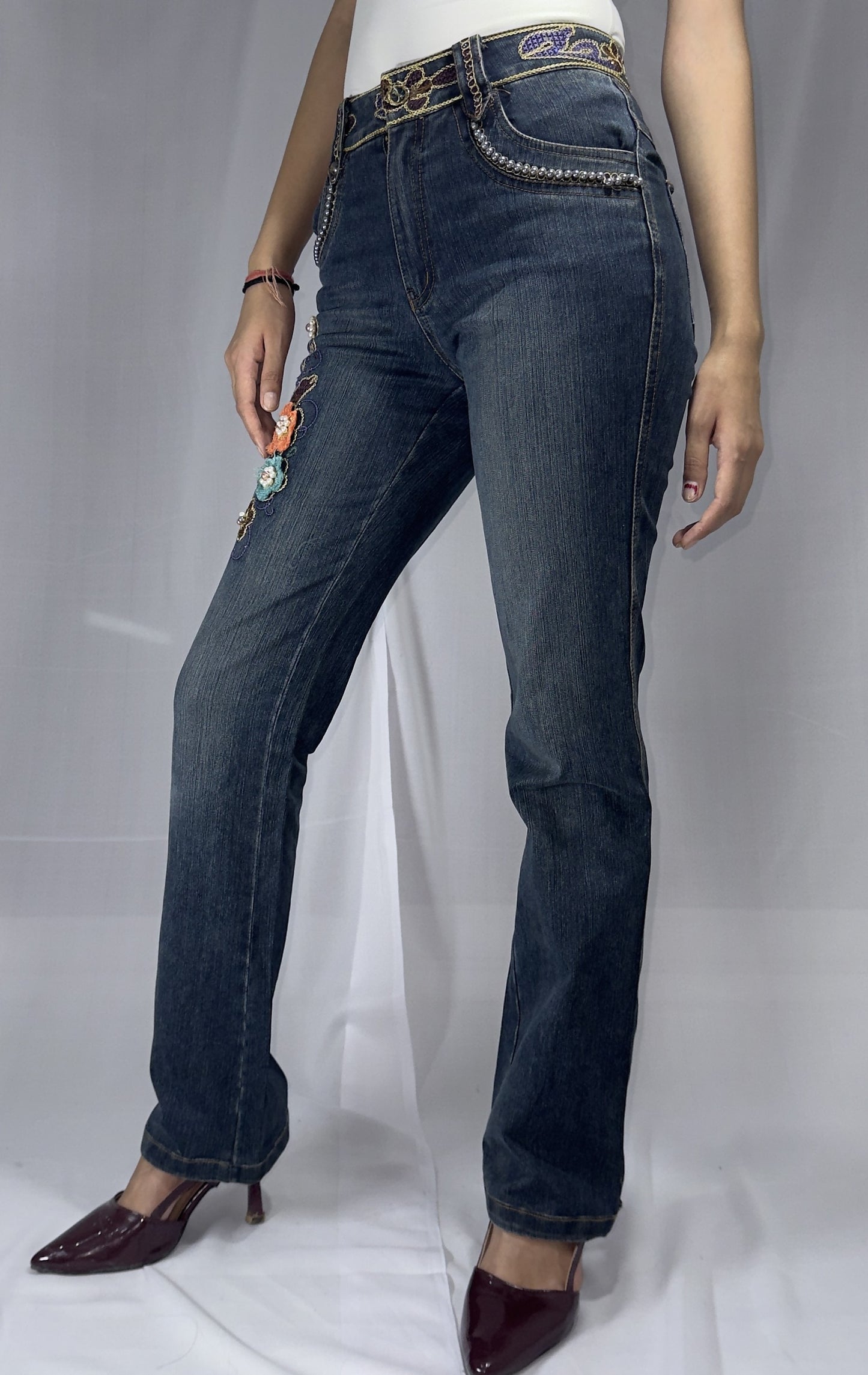 Y2K SKINNY BOOTCUT JEANS IS AVAILABLE IN XS/26-28
