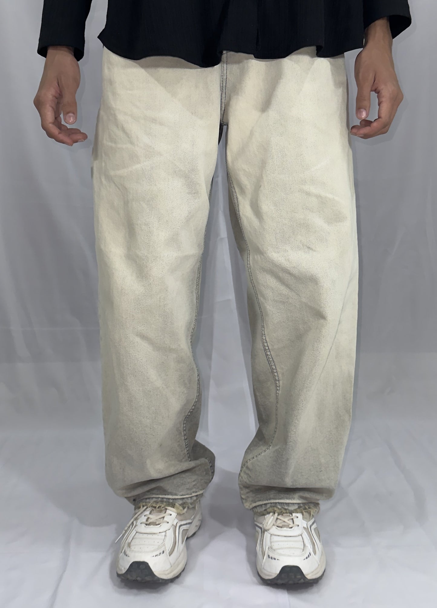 LIGHT GRAY WASHED BAGGY DENIM JEANS IS AVAILABLE IN SIZE OF M/28-30