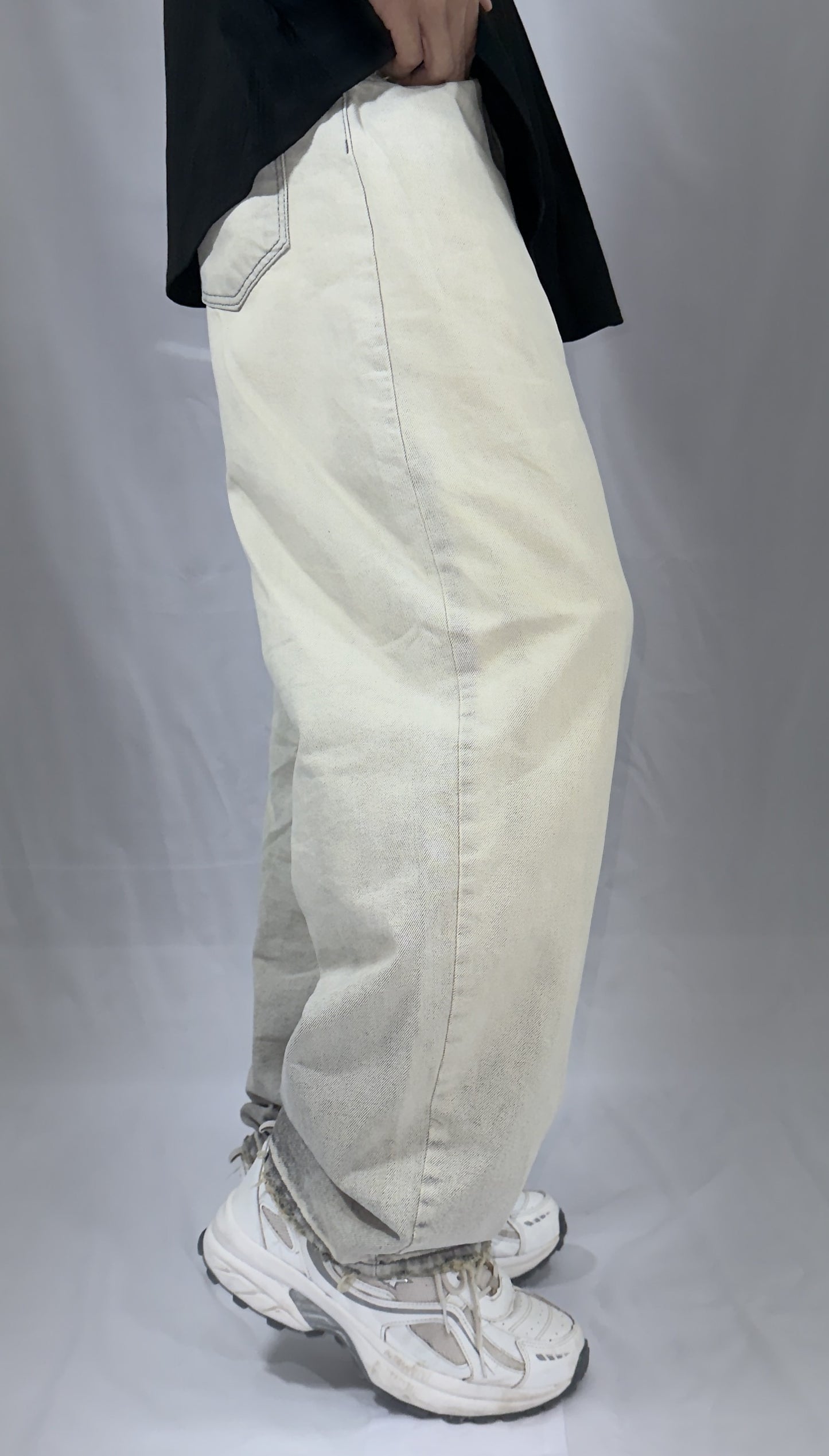 LIGHT GRAY WASHED BAGGY DENIM JEANS IS AVAILABLE IN SIZE OF M/28-30