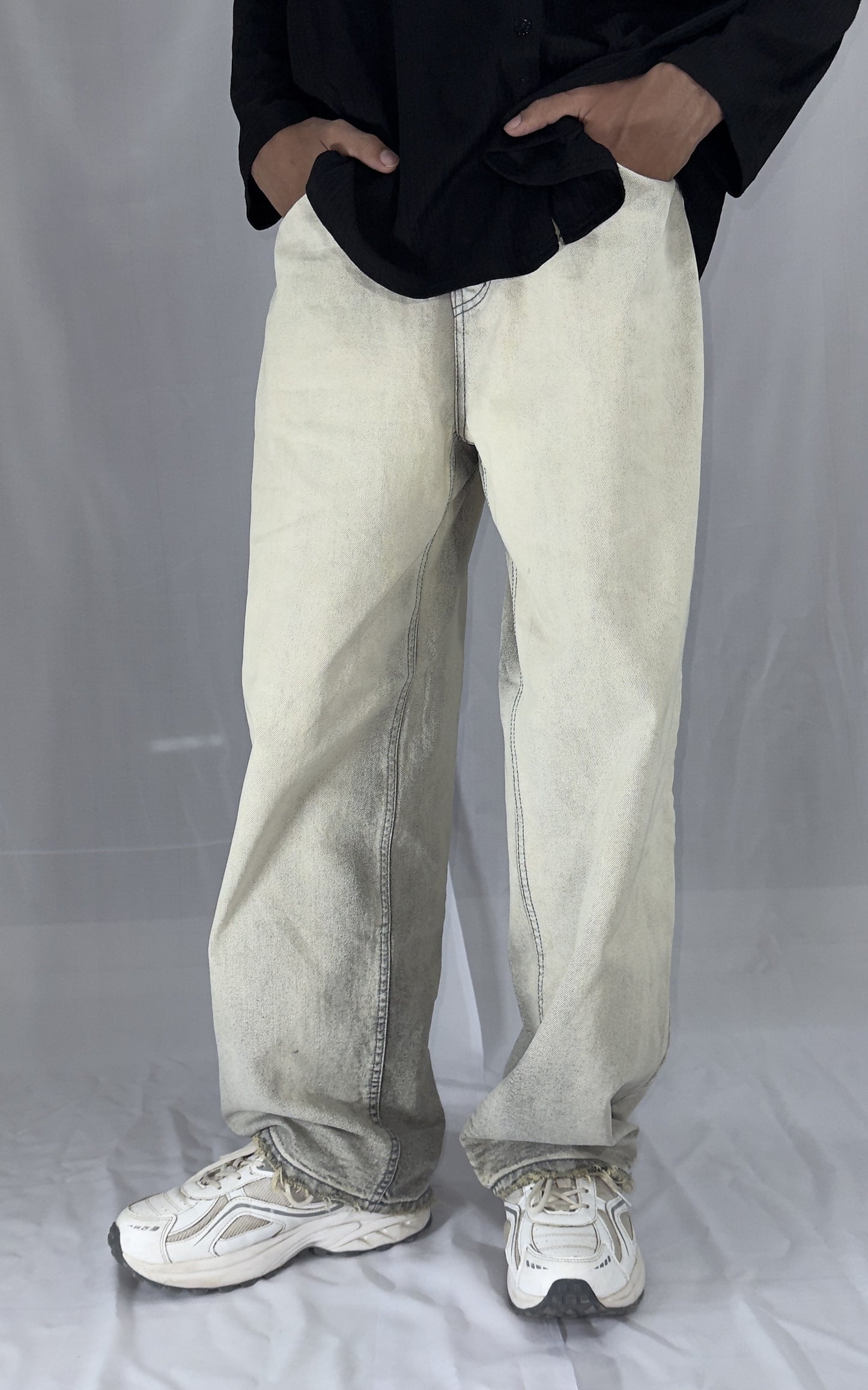 LIGHT GRAY WASHED BAGGY DENIM JEANS IS AVAILABLE IN SIZE OF M/28-30