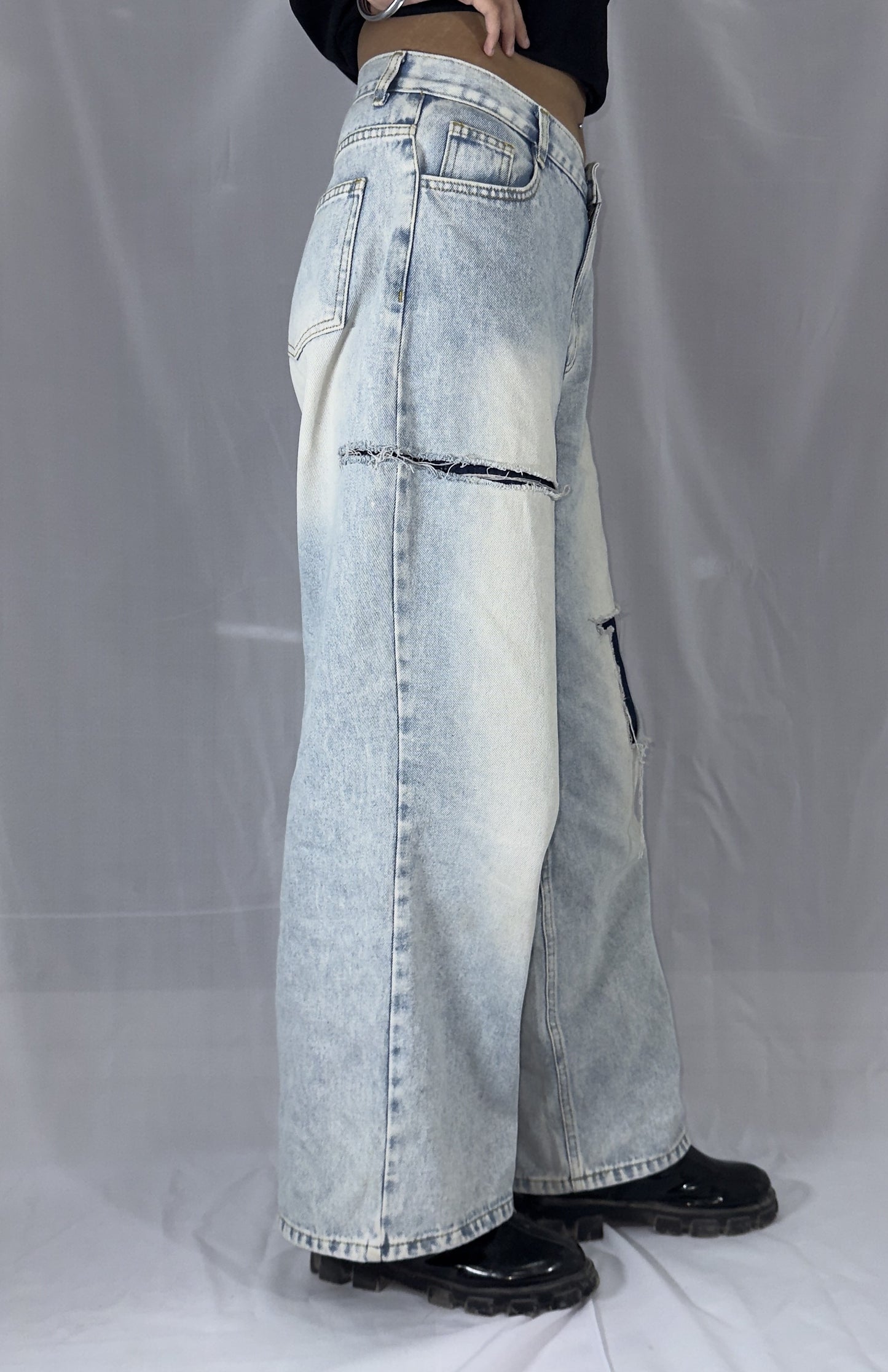 JAPNESE RIBBED BLUE WASHED JEANS IS AVAILABLE IN SIZE OF M/30-32