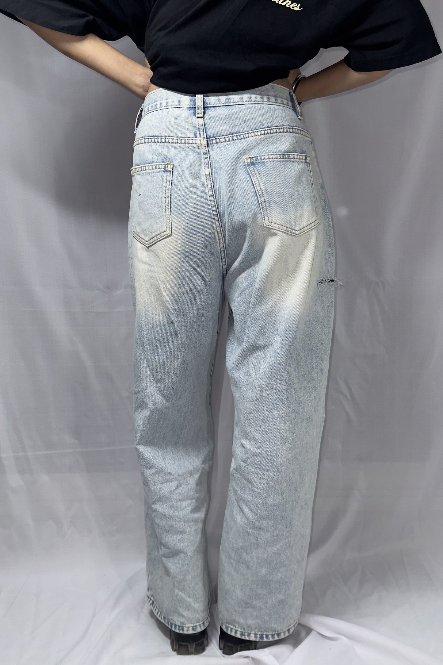 JAPNESE RIBBED BLUE WASHED JEANS IS AVAILABLE IN SIZE OF M/30-32