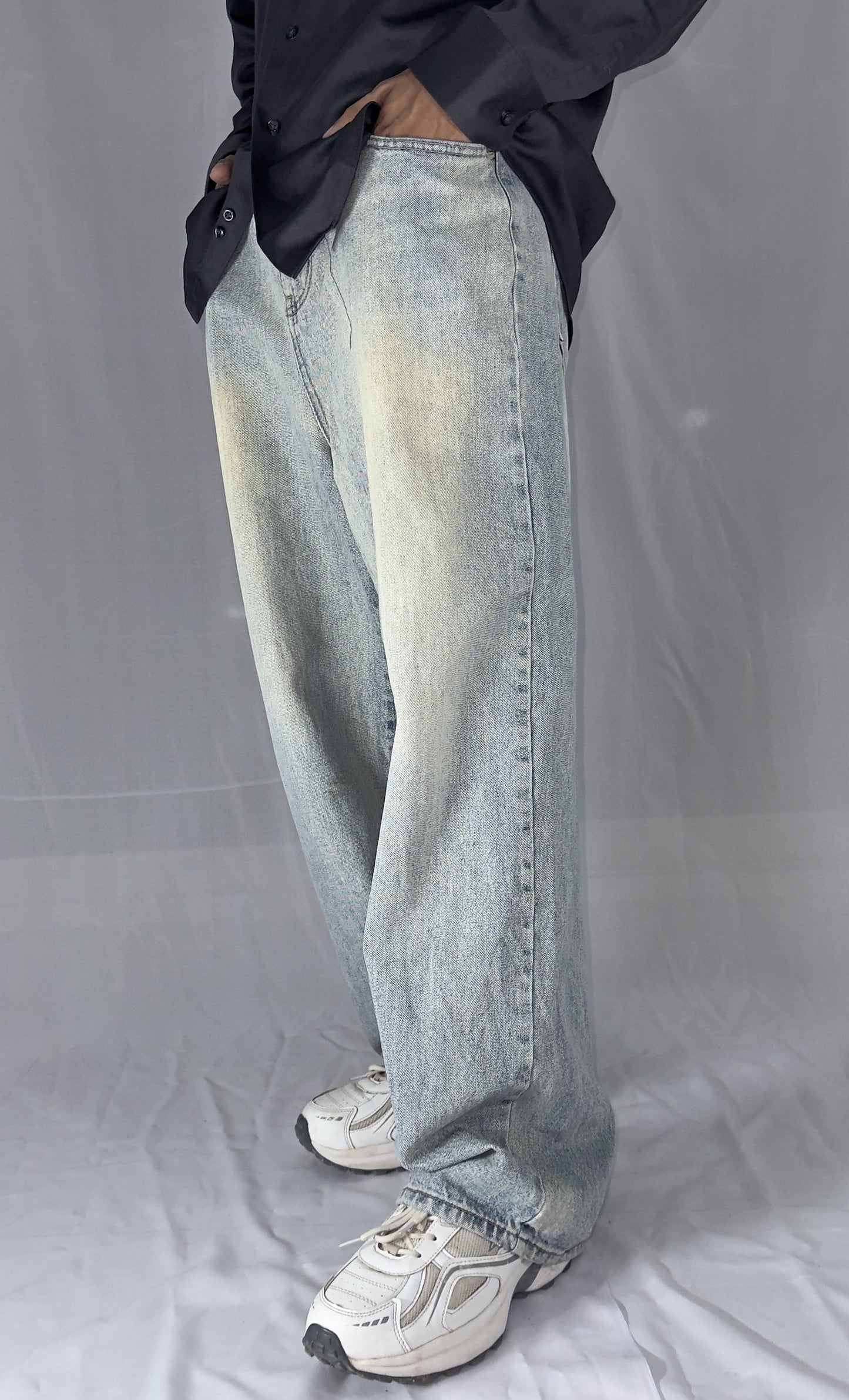 LIGHT BLUE WASHED BAGGY JEANS IS AVAILABLE IN SIZE M/28-30