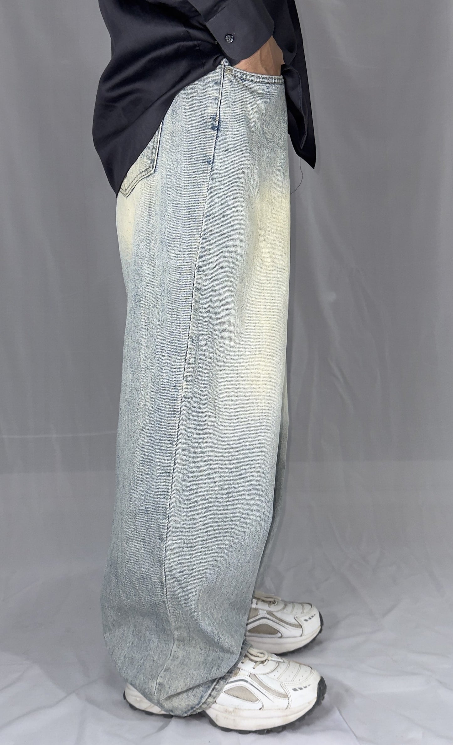 LIGHT BLUE WASHED BAGGY JEANS IS AVAILABLE IN SIZE M/28-30