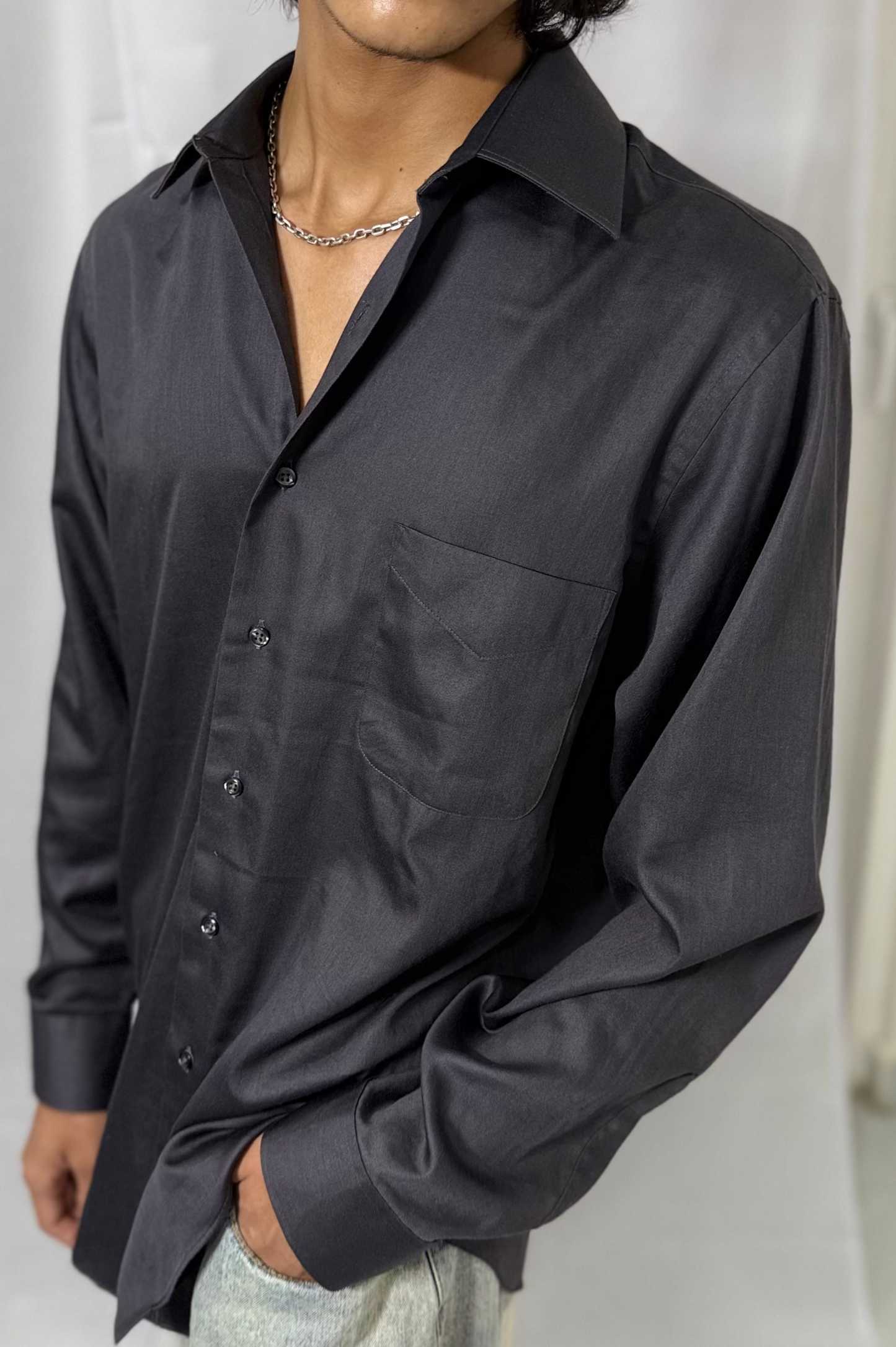 DARK GREY SHIRT OF GEOFFERY BEENE IS AVAILABLE IN SIZE XL/34-36