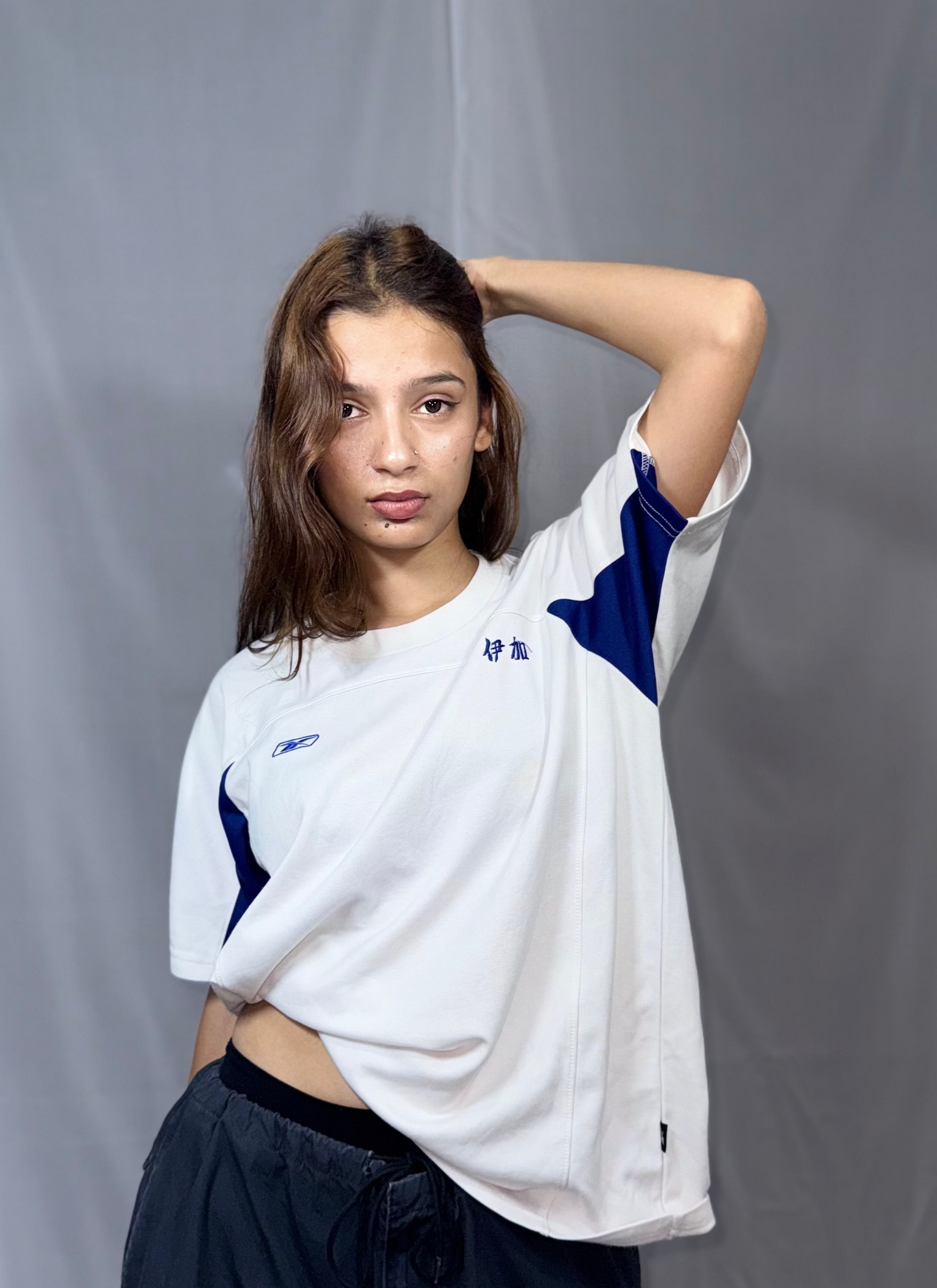 WHITE BLUE JAPANESE JERSEY OF REEBOK IS AVAILABLE IN SIZE OF M/30-32