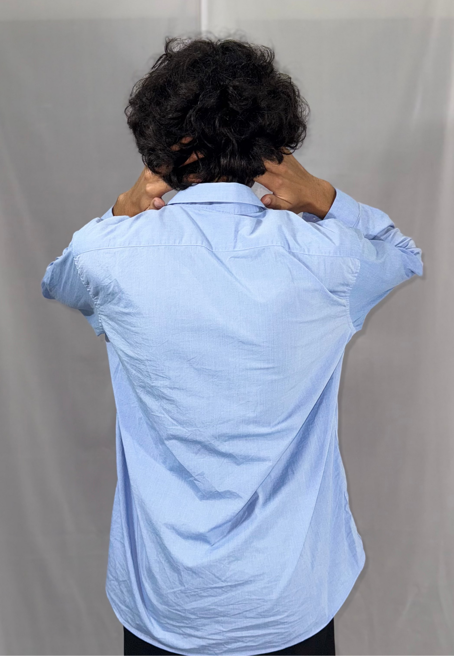 Light Blue Long-Sleeve Button-Up Shirt is available in size of L/32-34