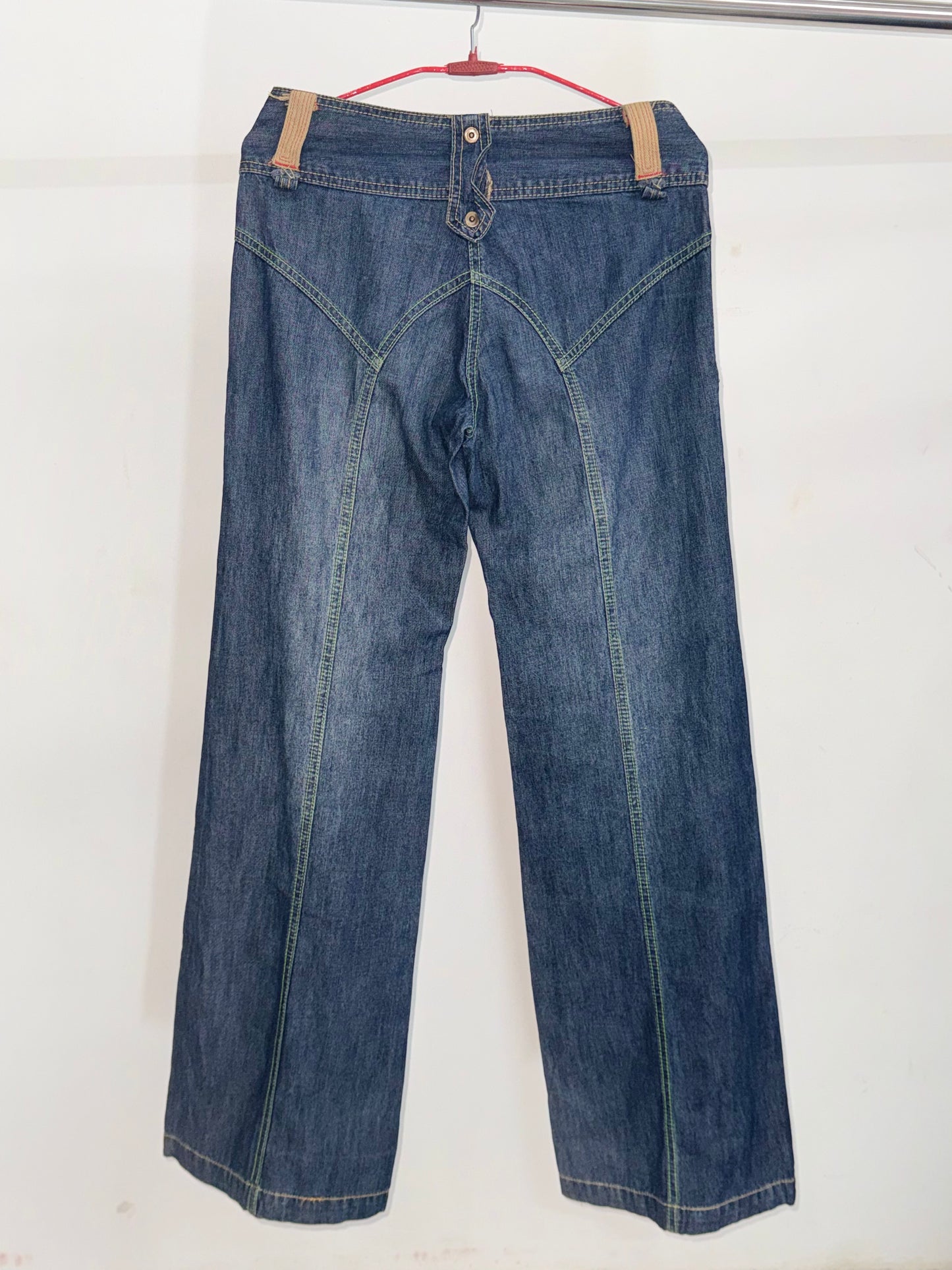 Y2K BOOT CUT JEANS IS AVAILABLE IN SIZE OF XS/26-28